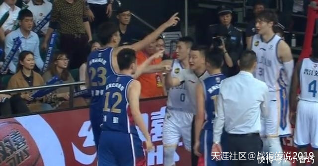cba手机联赛版下载:CBA联赛发生大规模冲突 多名球员被驱逐出场!-第1张图片-太平洋在线下载