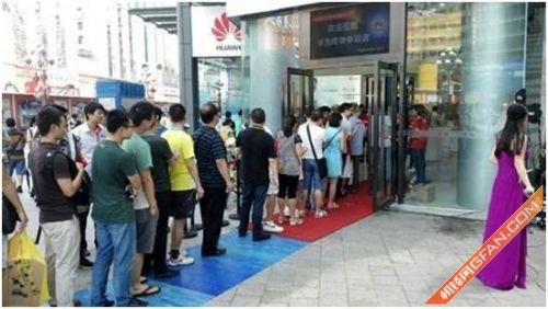 华为手机最亮熄屏
:华为Mate7 首日开售遭抢购<strongalt=