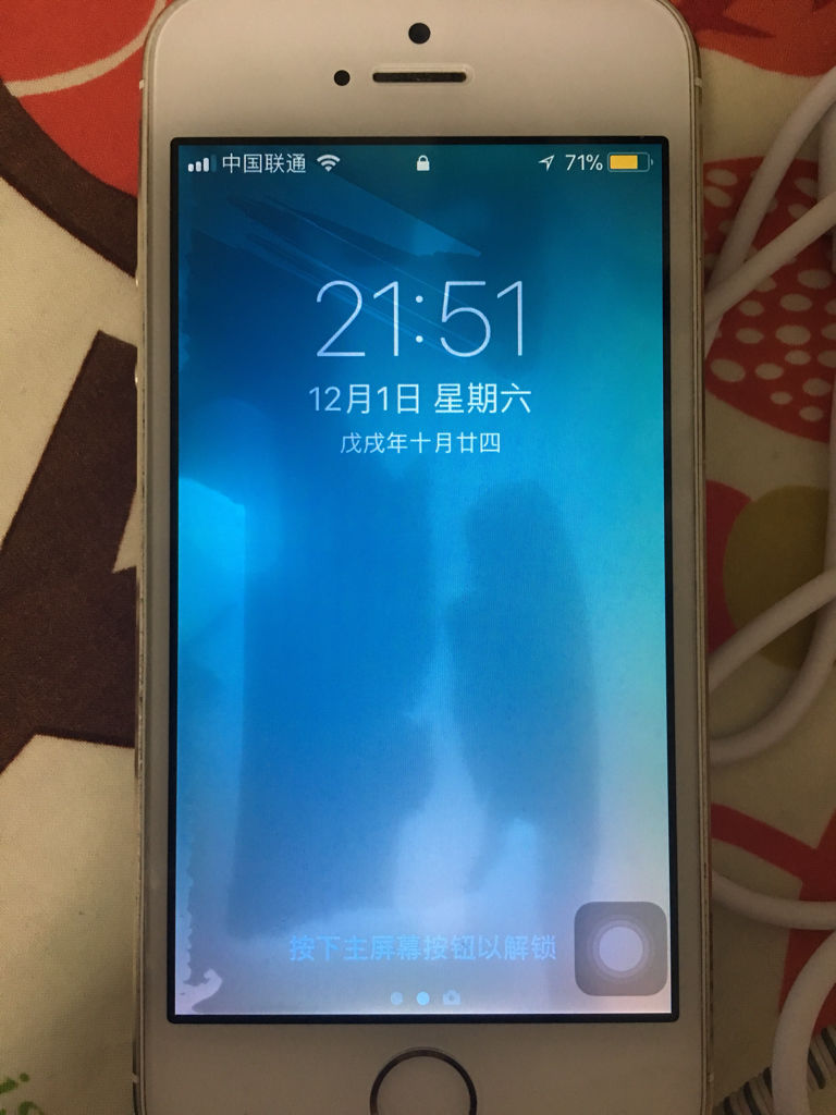 苹果手机掉在水里图片真实苹果手机掉水里了应该怎么处理-第2张图片-太平洋在线下载