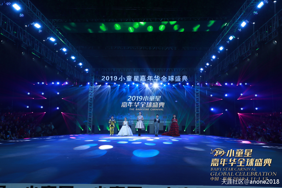 2019年华为手机发展
:凝聚世界焦点<strongalt=