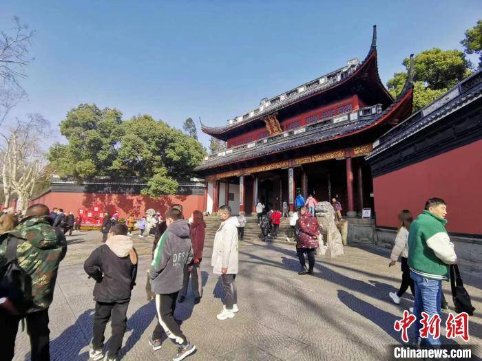 华为手机哪款遥控器:杭州岳庙就“保安阻止游客打秦桧像引热议”致歉 将加强教育-第1张图片-太平洋在线下载