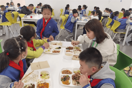 阳光校餐苹果版
:食为天 安为先 品为重｜官媒探访天立教育旗舰校食堂“天花板”-第7张图片-太平洋在线下载