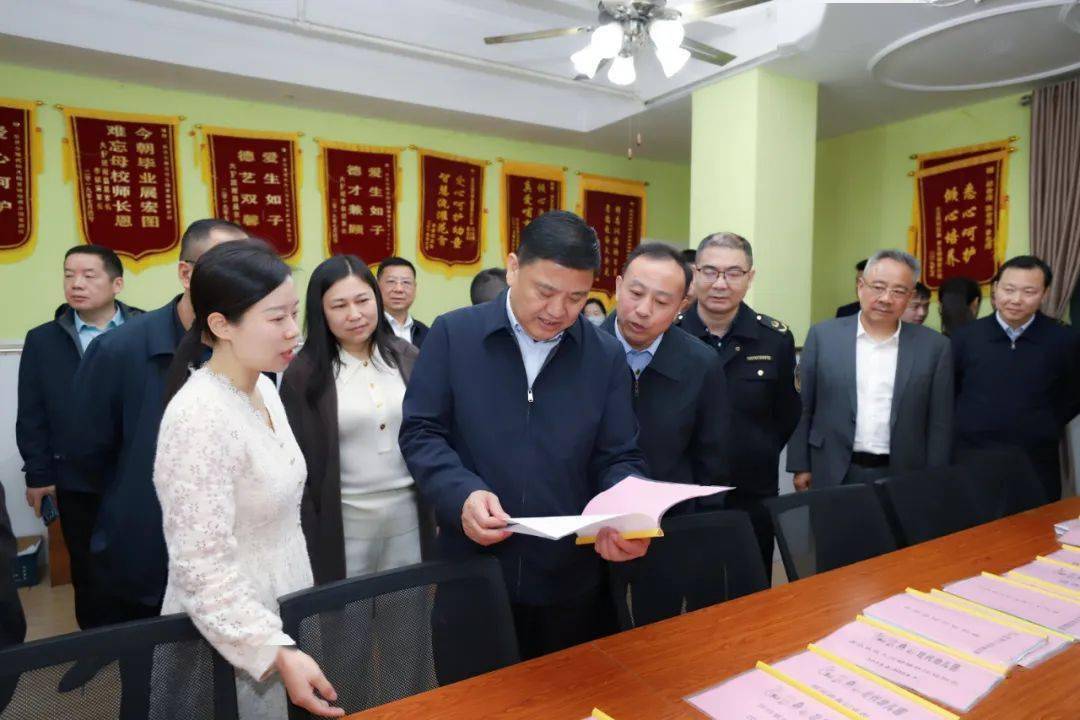 阳光校餐苹果版
:全力守护师生“舌尖上的安全” 李镇发督导检查包保主体食品安全责任落实情况-第1张图片-太平洋在线下载