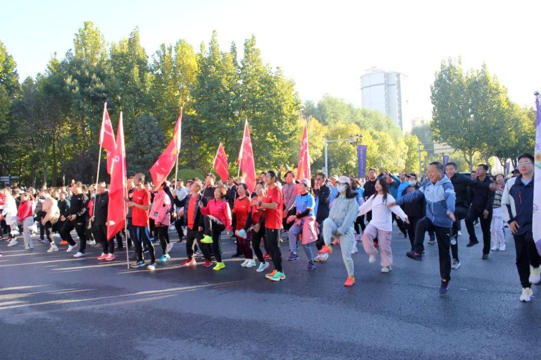 【社会资讯】我县举办“行走固安·健康生活”干部职工健步走活动-第3张图片-太平洋在线下载